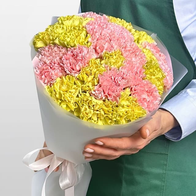 Букет из желтых и розовых Гвоздик 25 шт «Тропический Смузи» Букет из желтых и розовых Гвоздик 25 шт «Тропический Смузи»