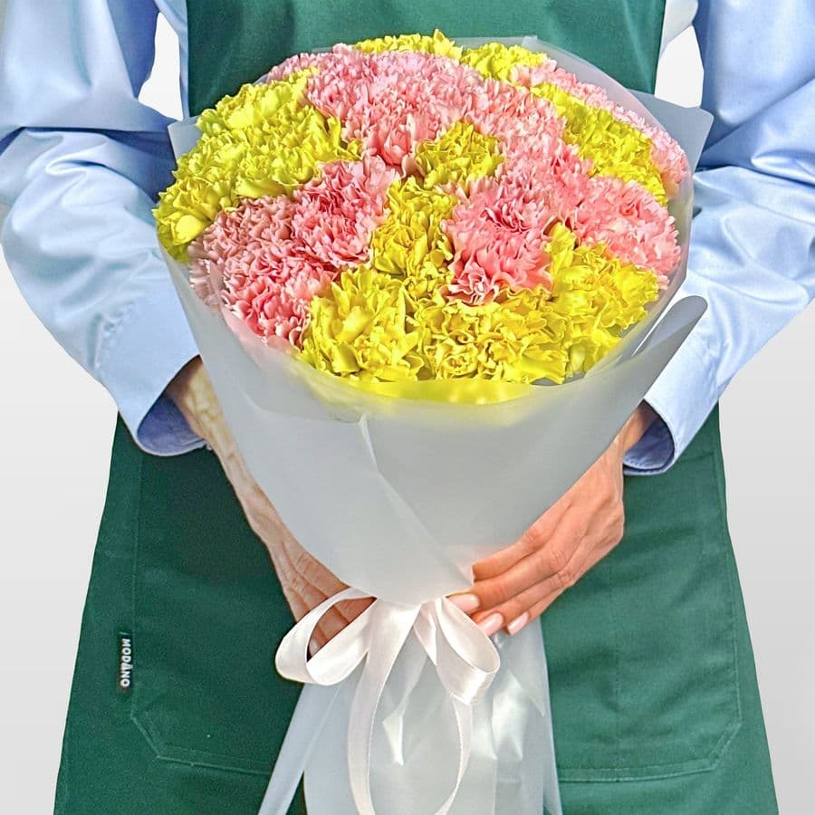 Букет из желтых и розовых Гвоздик 25 шт «Тропический Смузи»
