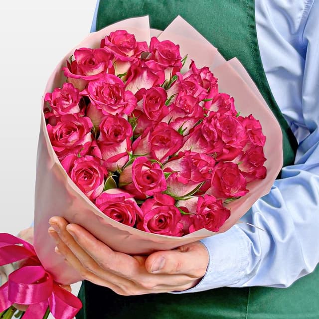 Букет из розовых Роз Кения 40 см 25 шт «Пламя Страсти» Букет из розовых Роз Кения 40 см 25 шт «Пламя Страсти»