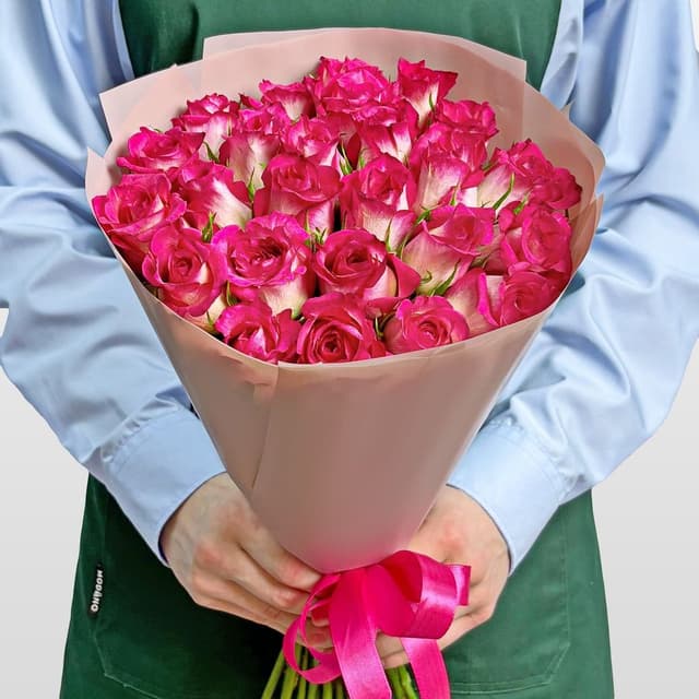 Букет из розовых Роз Кения 40 см 25 шт «Пламя Страсти» Букет из розовых Роз Кения 40 см 25 шт «Пламя Страсти»