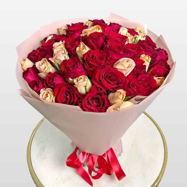Букет из малиновых и кремовых Роз Кения 40 см 51 шт «Краски Заката» Букет из малиновых и кремовых Роз Кения 40 см 51 шт «Краски Заката»