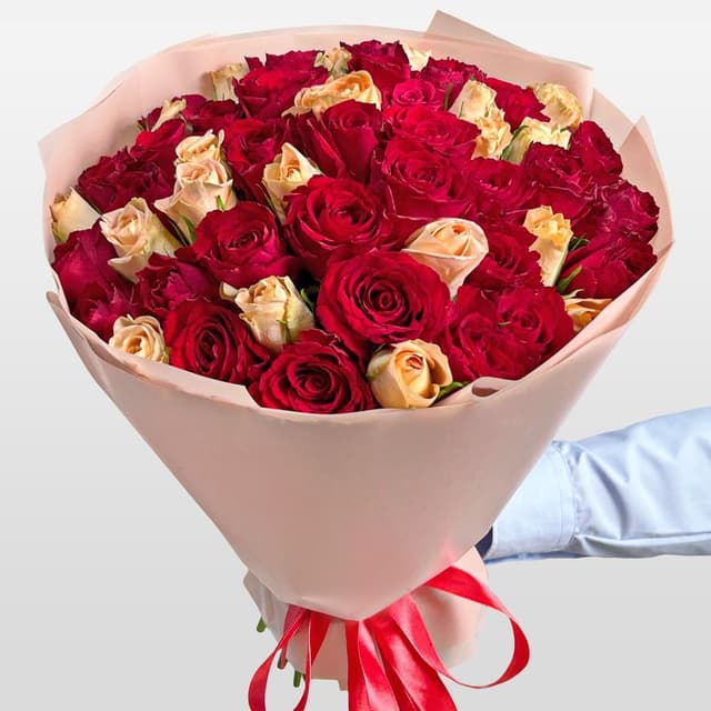 Букет из малиновых и кремовых Роз Кения 40 см 51 шт «Краски Заката» Букет из малиновых и кремовых Роз Кения 40 см 51 шт «Краски Заката»