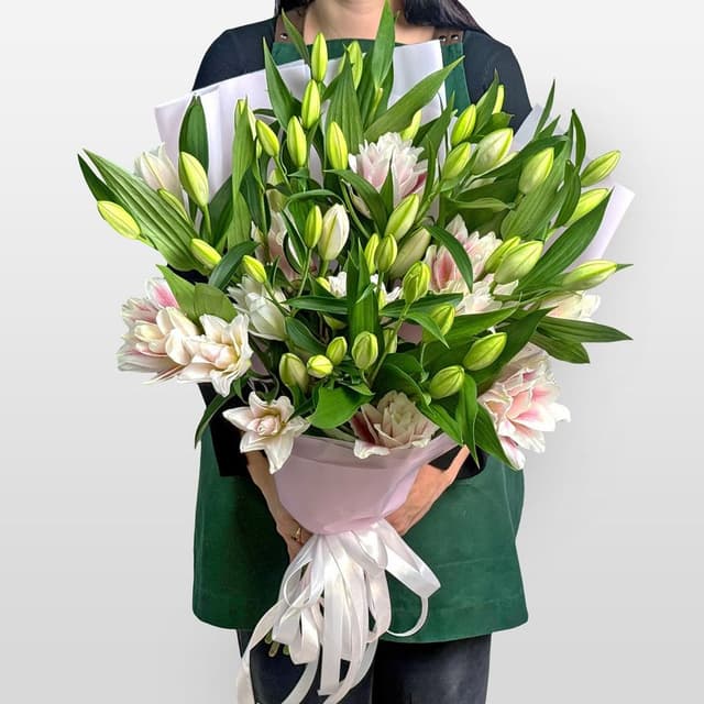 Букет из Махровых Лилий 15 шт «Ода Любви» Букет из Махровых Лилий 15 шт «Ода Любви»