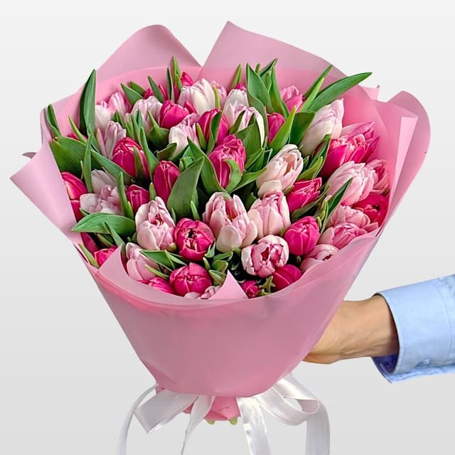 Букет из нежно-розовых и малиновых Тюльпанов 51 шт «Закат на Ривьере» Букет из нежно-розовых и малиновых Тюльпанов 51 шт «Закат на Ривьере»