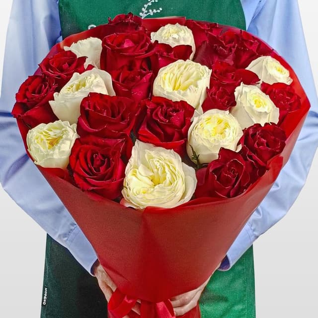 Букет из Роз Кения 60 см и Пионовидных Роз «Союз Сердец» Букет из Роз Кения 60 см и Пионовидных Роз «Союз Сердец»