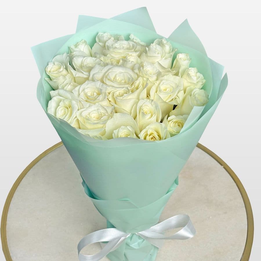 Букет из белых Роз Кения 40 см 25 шт «Айсберг»