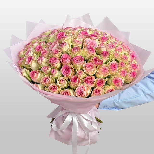 Букет из белых Роз Кения с розовой каймой 40 см 101 шт «Сладкий Секрет» Букет из белых Роз Кения с розовой каймой 40 см 101 шт «Сладкий Секрет»