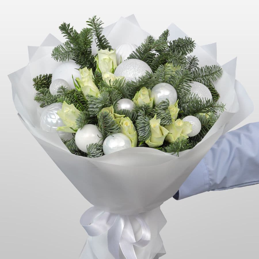 Новогодний букет из Нобилиса и Роз «Праздничное Сияние»