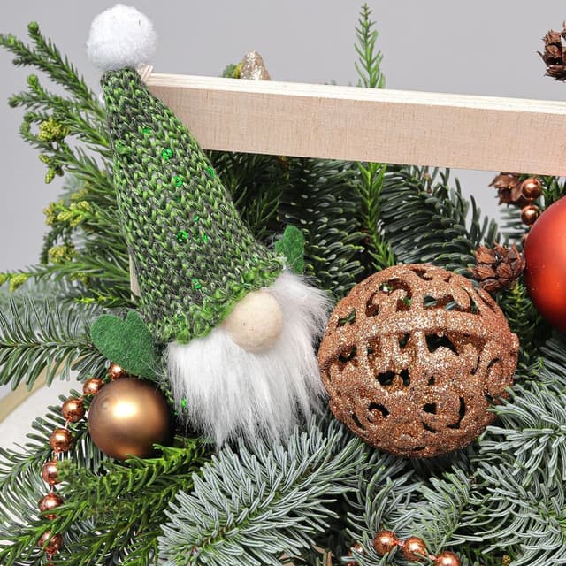 Новогодняя композиция из Нобилиса и Мережки в ящике «Праздничный Секрет» Новогодняя композиция из Нобилиса и Мережки в ящике «Праздничный Секрет»