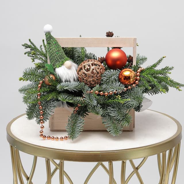 Новогодняя композиция из Нобилиса и Мережки в ящике «Праздничный Секрет» Новогодняя композиция из Нобилиса и Мережки в ящике «Праздничный Секрет»