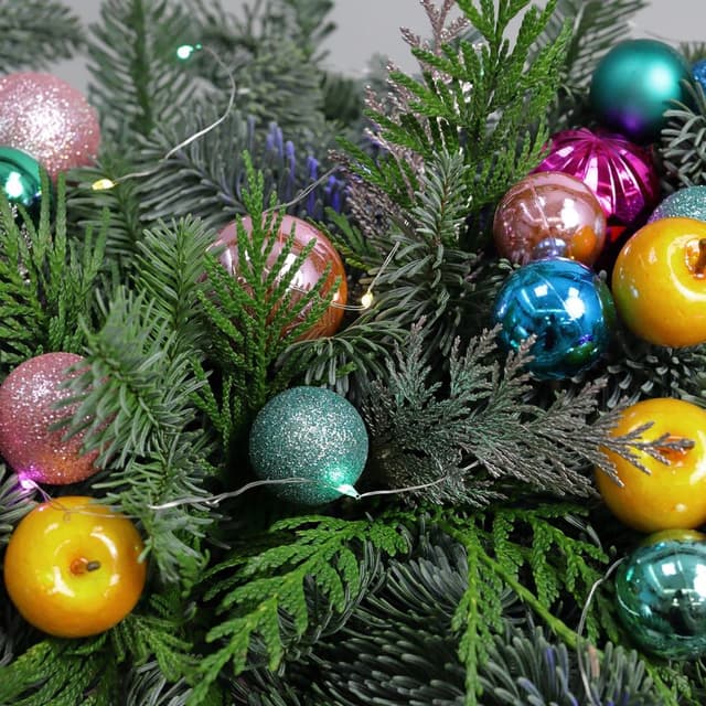 Новогодняя композиция из Нобилиса и Туи в ящике «Тутти-фрутти» Новогодняя композиция из Нобилиса и Туи в ящике «Тутти-фрутти»