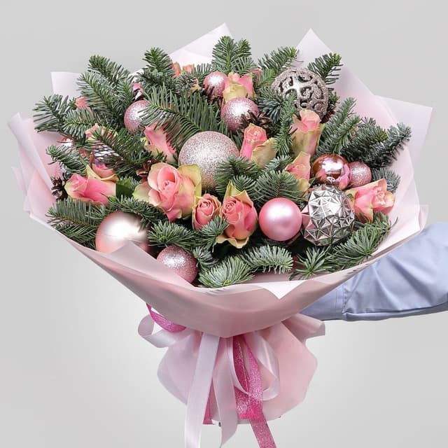 Новогодний букет из Нобилиса и Роз «Зимний Бал» Новогодний букет из Нобилиса и Роз «Зимний Бал»