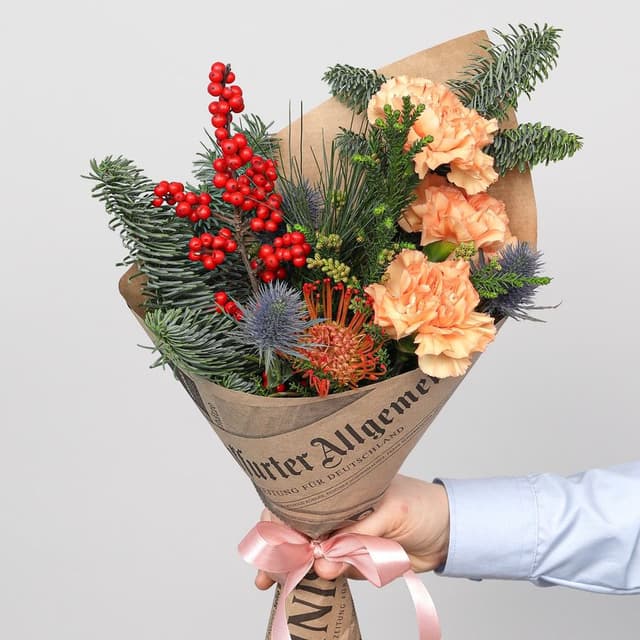 Новогодний букет из Нобилиса, Эрингиума и Диантусов «Зимние Сумерки» Новогодний букет из Нобилиса, Эрингиума и Диантусов «Зимние Сумерки»