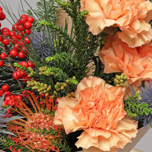 Новогодний букет из Нобилиса, Эрингиума и Диантусов «Зимние Сумерки» Новогодний букет из Нобилиса, Эрингиума и Диантусов «Зимние Сумерки»