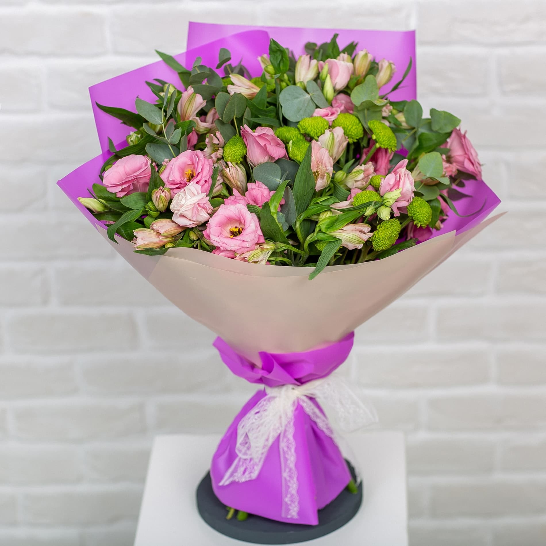 Букет из Альстромерии, Хризантемы, Эустомы "Расцвет любви"