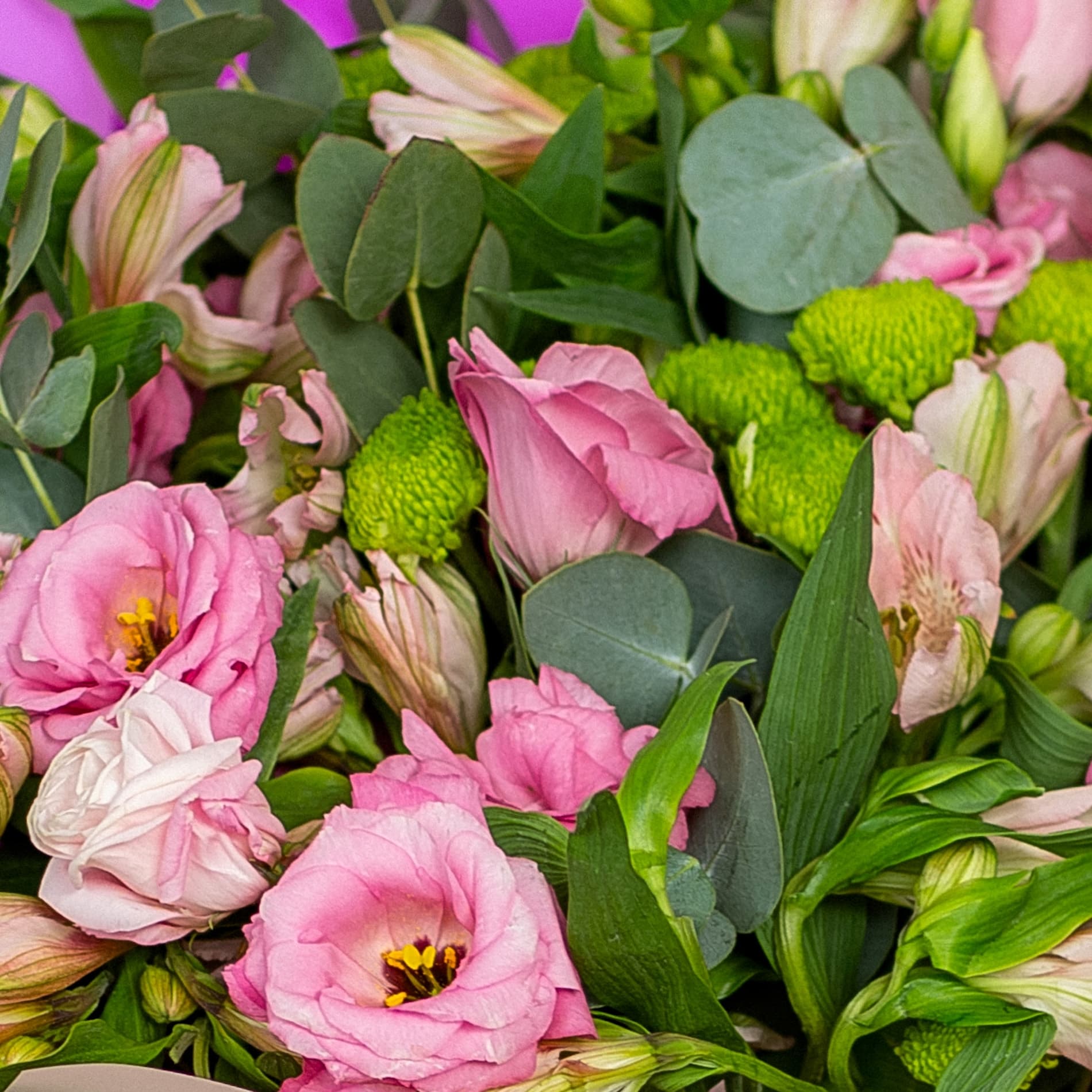 Букет из Альстромерии, Хризантемы, Эустомы "Расцвет любви"