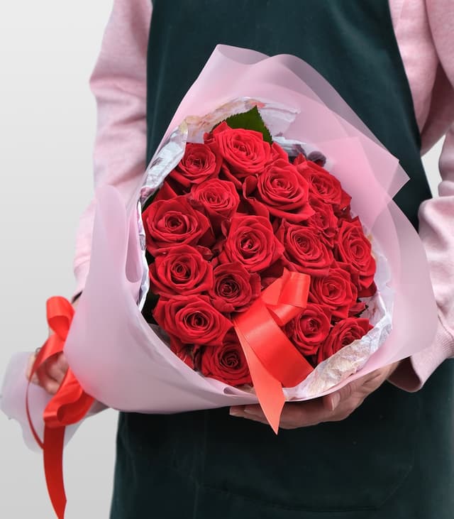 Букет из красных Роз 19 шт 60 см Сокровище Букет из красных Роз 19 шт 60 см Сокровище