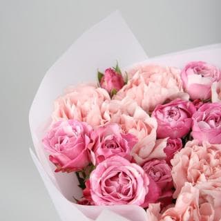 Букет из пионовидных Роз и Диантуса «Персиковый соблазн» Букет из пионовидных Роз и Диантуса «Персиковый соблазн»