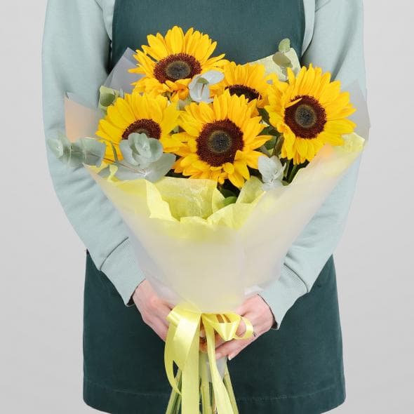 Букет из Подсолнухов «Солнечный Улыбка» с эвкалиптом Букет из Подсолнухов «Солнечный Улыбка» с эвкалиптом