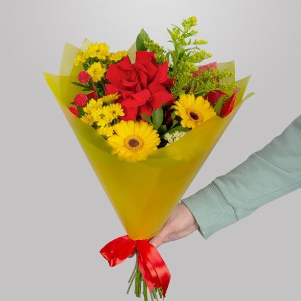 Букет из Роз, Гермини и Хризантем «Цветочный Праздник» Букет из Роз, Гермини и Хризантем «Цветочный Праздник»