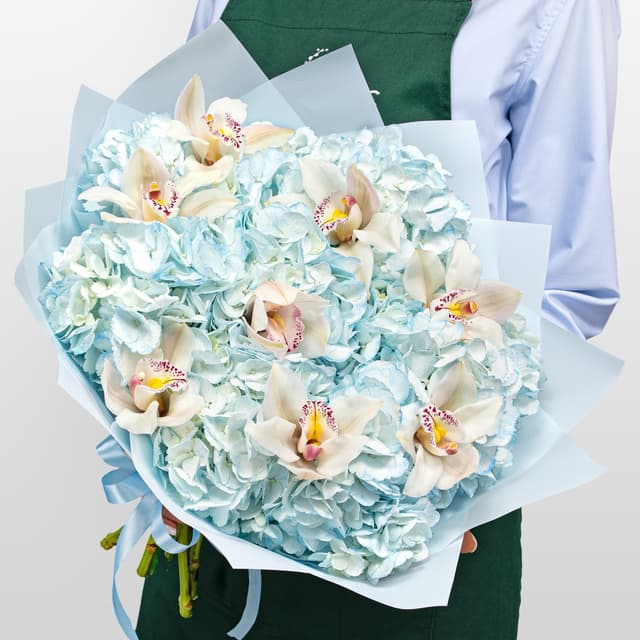 Букет из Гортензий и Орхидей «Дыхание неба» Букет из Гортензий и Орхидей «Дыхание неба»