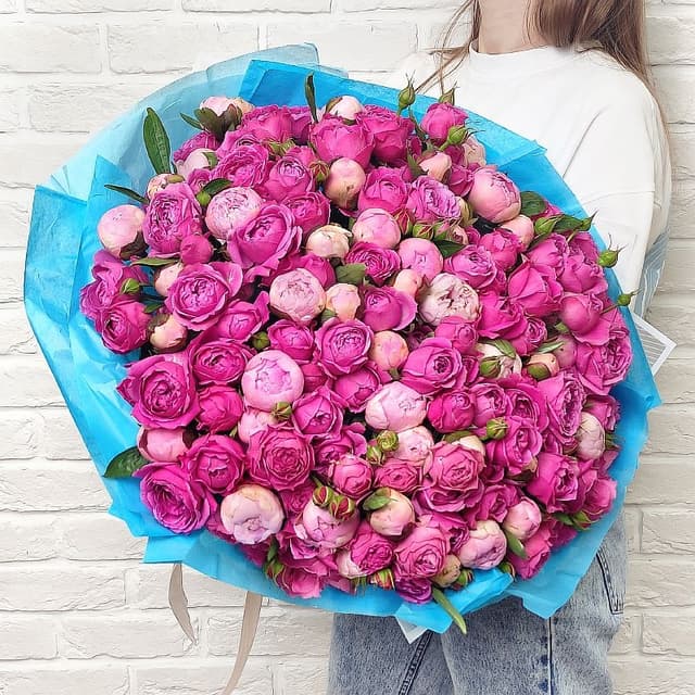 Букет из Кустовых Роз и Пионов «Писаная красавица» Букет из Кустовых Роз и Пионов «Писаная красавица»