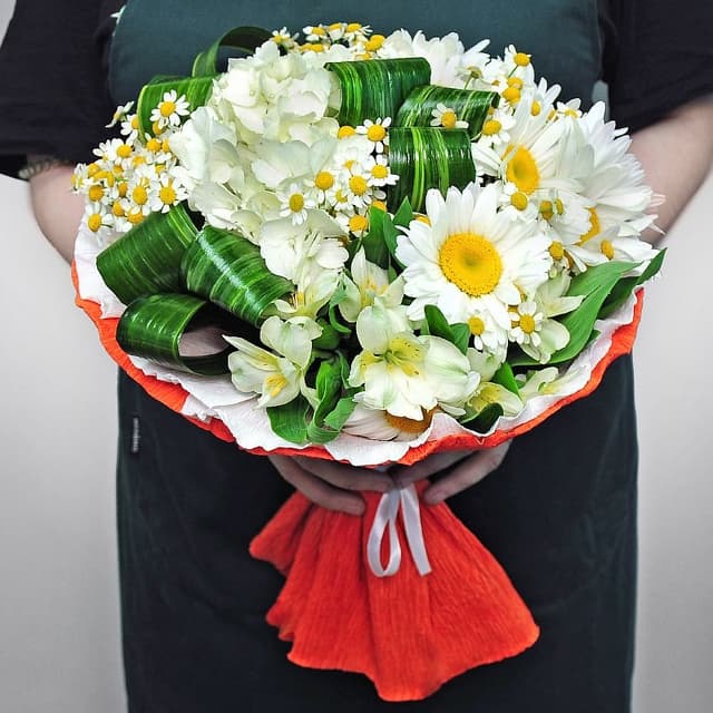 Букет из Ромашек и Альстромерий «По дороге с облаками» Букет из Ромашек и Альстромерий «По дороге с облаками»