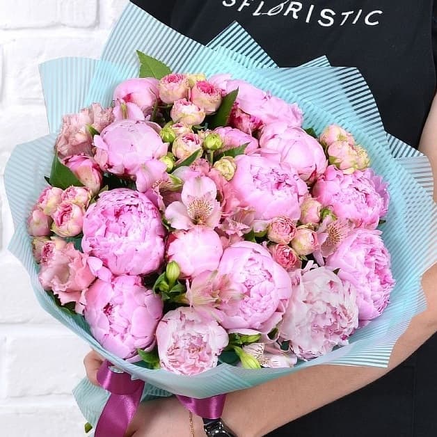 Букет из Роз, Пионов и Альстромерий «Неповторимая» Букет из Роз, Пионов и Альстромерий «Неповторимая»