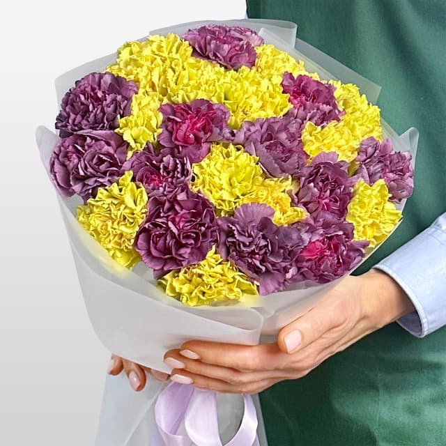Букет из желтых и фиолетовых Гвоздик 25 шт «Маскарад» Букет из желтых и фиолетовых Гвоздик 25 шт «Маскарад»