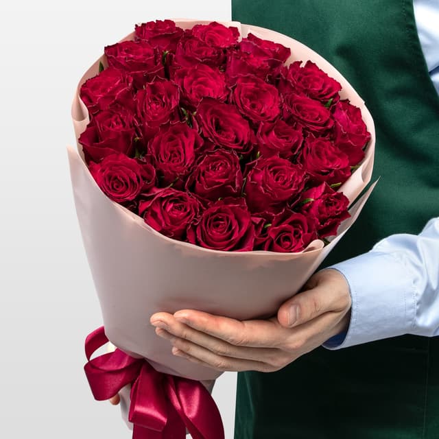 Букет красных Роз Кения 40 см 25 шт «Винный Шлейф» Букет красных Роз Кения 40 см 25 шт «Винный Шлейф»