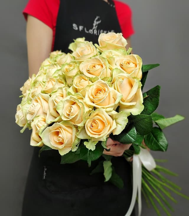 Букет Персиковых Роз 60 см «Грациозной» Букет Персиковых Роз 60 см «Грациозной»