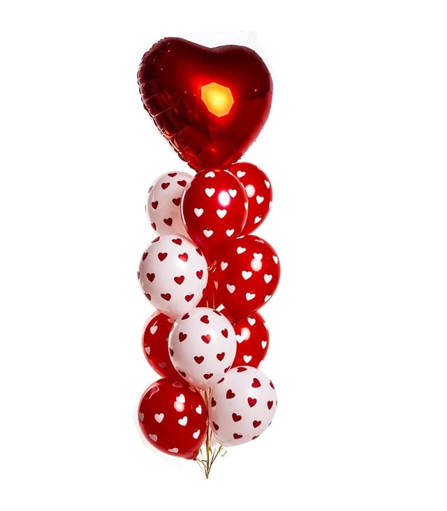 Фонтан шаров с большим красным сердцем Фонтан шаров с большим красным сердцем