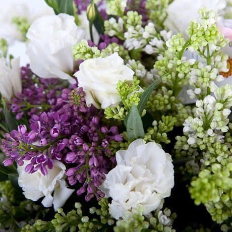 Композиция из Сирени и Лизиантуса в корзине «Душка» Композиция из Сирени и Лизиантуса в корзине «Душка»