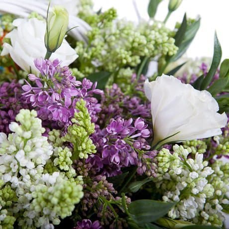 Композиция из Сирени и Лизиантуса в корзине «Душка» Композиция из Сирени и Лизиантуса в корзине «Душка»