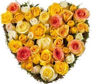 Композиция из желтых Роз «Солнечное сердце» Композиция из желтых Роз «Солнечное сердце»