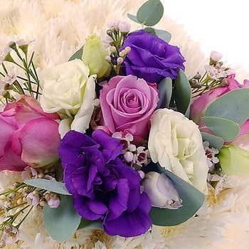 Траурная композиция из Хризантем, Роз и Лизиантуса «Последний лепесток» Траурная композиция из Хризантем, Роз и Лизиантуса «Последний лепесток»