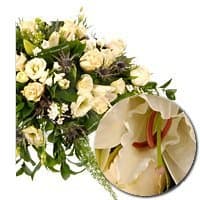 Траурный букет из Роз, Лизиантуса и Лилий «Фортепиано» Траурный букет из Роз, Лизиантуса и Лилий «Фортепиано»